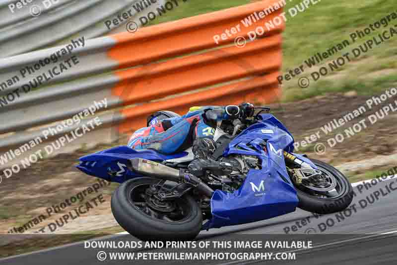 cadwell no limits trackday;cadwell park;cadwell park photographs;cadwell trackday photographs;enduro digital images;event digital images;eventdigitalimages;navarra;no limits trackdays;peter wileman photography;racing digital images;trackday digital images;trackday photos